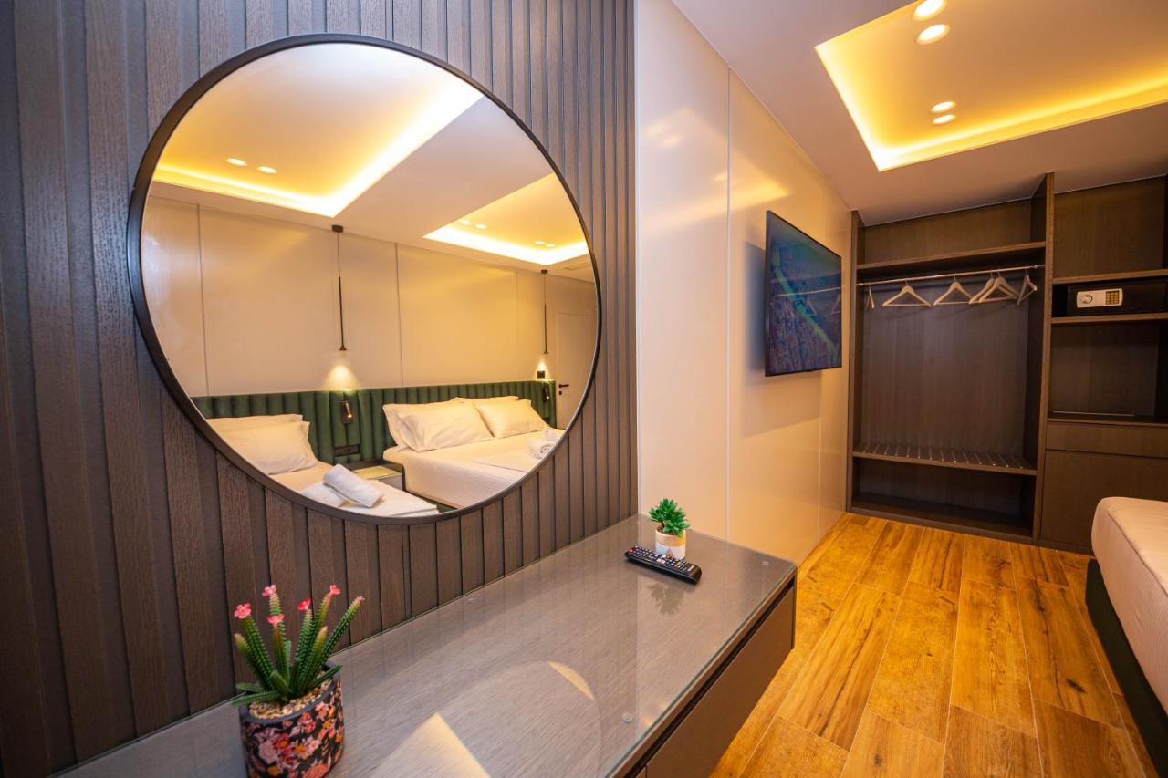 Hotel Lili-1 Sarandë エクステリア 写真