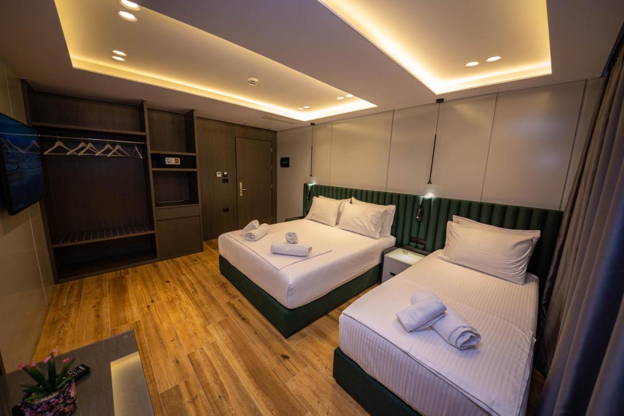 Hotel Lili-1 Sarandë エクステリア 写真
